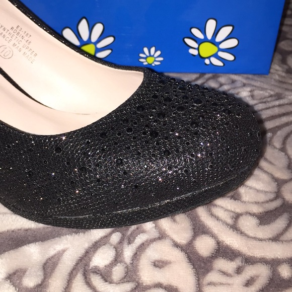 Black sparkling round toe pumps. Only worn once. - Picture 2 of 3